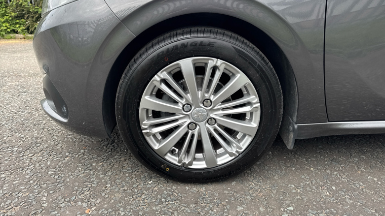Peugeot 208 1.2 PureTech 82 Signature 5dr [Start Stop] Petrol Hatchback